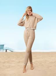 Organic Loungewear In Beige Oceans Apart Rejoins la communauté de mode de seconde main qui compte plus de 34 millions de membres. sandy set comfort