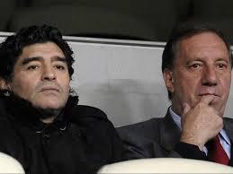 Bilardo alcanzó la fama mundial como jugador con estudiantes de la plata en la década de 1960, y como entrenador de la. Argentina S Carlos Bilardo We Wanted Diego Maradona To Stay On As Coach Goal Com