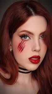 Amanda Dufresne's Instagram, Twitter & Facebook