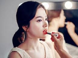 Dieu Vanh's Instagram, Twitter & Facebook