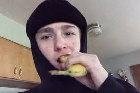 Поедание продуктов в упаковке превратили в опасный флешмоб: Coцсети:  Интернет и СМИ: Lenta.ru