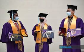 Ada 20 gudang lagu ucapan pelajar anugerah diraja norviatin syarifu terbaru, klik salah satu untuk download lagu mudah dan cepat. Bernama Penerima Anugerah Pelajaran Diraja Umt Berazam Perjuang Isu Alam Sekitar