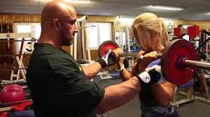 Ercan demir, der entdecker von sophia thiel plaudert aus dem nähkästchen! Pumping Ercan Demir Und Sophia Thiel Bizepstraining Youtube