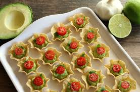 Serve stuffed mushrooms, crostini ideas, dips and more as part of your delicious spread. 30 Easy Christmas Appetizers You Can Make In Minutes Play Party Plan