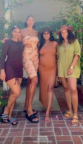 Cambage was born in london to a nigerian father and australian mother. Liz Cambage S Feet Wikifeet