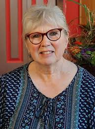 Ruth Hanson's Instagram, Twitter & Facebook