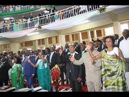 Urutonde rw'indirimbo zo guhimbaza imana za 350 zimara isaha yose (1h:00). Indirimbo Zo Guhimbaza No Gutazira Imana Zaririmbwe Mu Birori Vyo Kwinjira Urushengero Rw Urutare Youtube