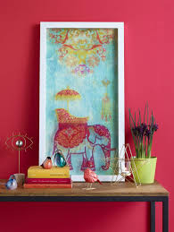 Bahçe duvarlarını bahçenin genel dekorasyonuyla uyumlu bir şekilde boyayarak şık bir yaşam alanı elde edebilirsin. Kollari Sivamadan Once Duvar Boyasi Hakkinda Yanlis Bilinenler