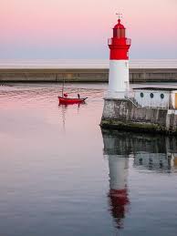 Soiree Calme Sur Le Port Du Guilvinec Bretagne In 2020 Beautiful Lighthouse Lighthouse Pictures Lighthouse