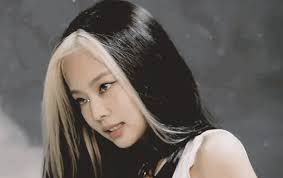 Is Blackpink Jennie Kim really “average” looking or are y'all just biased?  : r/VindictaRateCelebs