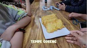 Kamu juga bisa tambahkan tahu pada masakan ini. Pertama Kali Cicip Mie Dan Tempe Goreng Bocah Korea Ini Sampai Nambah