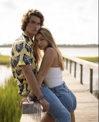 Madelyn renee cline is an american actress. Series Tv Show Br On Twitter Antes De Outer Banks Madelyn Cline E Chase Stokes Fizeram Uma Participacao Em Stranger Things