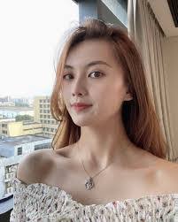 Elsa Grace's Instagram, Twitter & Facebook