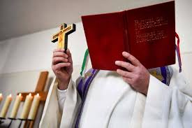 En 1991 naissait l'association des exorcistes italiens. Savez Vous Qu Il Existe Un Pretre Exorciste Pour Le Diocese D Orleans Orleans 45000