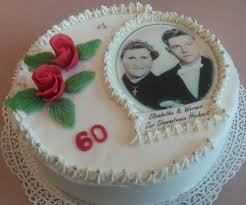 Nicht vielen paaren ist es vergönnt auf der kaffeetafel gab es dann eine torte mit essbarem blumengesteck und essbaren diamanten. Diamantene Hochzeit Backerei Cafe Pension Fischer