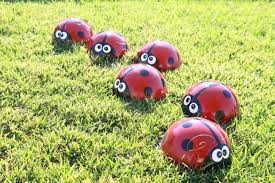 Garten Deko Selbermachen Diy Gartenfiguren Bowlingkugel Marienkaefer Garten Deko Ideen Garten Deko Hof Kunst