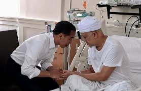 Ia merupakan salah satu pendakwah terkenal di. Presiden Doakan Kesembuhan Untuk Ustaz Arifin Ilham Dewan Ketahanan Nasional