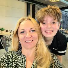 Voordat je kritiek hebt op een ander, kijk eerst even in de spiegel. Dit  verhaal gaat over eigenwaarde. Als je eigenwaarde laag is, heb je snel  kritiek op anderen, heb je over