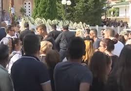 Ένα συγκινητικό περιστατικό που επιβεβαιώνει ότι ο σκύλος είναι ο πιο πιστός φίλος του ανθρώπου συνέβη στην περιοχή ράχες φθιώτιδας. Ragisan Kardies Sth F8iwtida Se Leyka Feretra Kai Me Mhtropano Khdeythkan Ta Dyo Aderfia