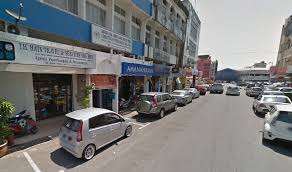 Rumah terletak di jalan langgar ,kg bakar sampath (belakang dewan syed omar) rumah sesuai bagi yg bermotosikal sahaja,tiada. Amanah Raya Cawangan Alor Setar