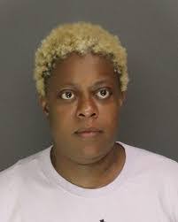 Keesha Holmes's Instagram, Twitter & Facebook