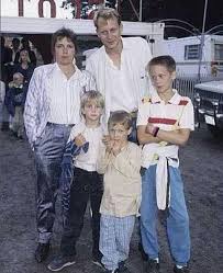 En av dem är svårt skadad och vårdas på sjukhus, medan den andra fick lindriga skador och har kunnat. Skarsgard Family Photo Skarsgard Brothers Gustaf Skarsgard Celebrity Families