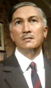 Allahyarham haji che su bin ishak yang membuka perusahaan beliau di. Yusof Ishak Wikipedia