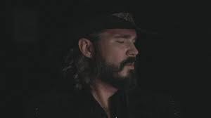 Sean Holcomb's Instagram, Twitter & Facebook