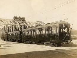 犬山橋上のお召し列車 昭和2年11月20日 日の丸の旗を飾って犬山橋を渡るお召し列車 列車 戦前 鉄道