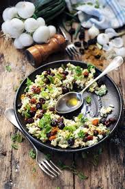La Cuisine Sans Feu C Est Bien Aussi Par Les Temps Qui Courent Ma P Tite Salade Au Concombre Aux Noix Et Aux Fruits Secs Salade Concombre Recettes De Cuisine Recette