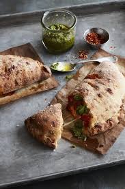 Comment Reussir Une Calzone Maison En 2020 Pizza Calzone Calzone Nourriture Delicieuse