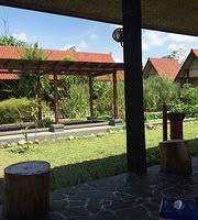 Dia ada di kantor yang sama dengan tempat kita bekerja. Balcony Picture Of Rm Saung Ranggon Tasikmalaya Tripadvisor