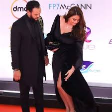 Jun 12, 2021 · يذكر أن الفنانة هنادي مهنا وزوجها أحمد خالد صالح حضرا سويًا عقد قران الثنائي «فراج وشوقي»، بحضور أعداد كبيرة من الفنانين والثنائيات الفنية مثل الفنانة لقاء الخميسي وزوجها حارس مرمى وادي. Ø¨Ø§Ù„ØµÙˆØ± Ù‡Ù†Ø§Ø¯ÙŠ Ù…Ù‡Ù†Ø§ ØªÙØ§Ø¬Ø¦ Ø§Ù„Ø¬Ù…Ù‡ÙˆØ± Ø¨ÙˆØ²Ù†Ù‡Ø§ Ø§Ù„Ø²Ø§Ø¦Ø¯ ÙÙŠ Ø£ÙˆÙ„ Ø¸Ù‡ÙˆØ± Ù…Ø¹ Ø²ÙˆØ¬Ù‡Ø§ Ø§Ù„Ù…Ø¯ÙŠÙ†Ø© Ù†ÙŠÙˆØ²