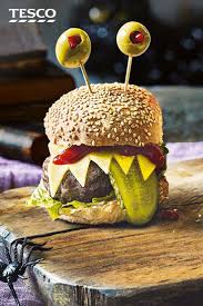 Sink Your Teeth Into These Terrifying Burgers For A Freaky Halloween Feast Classic Beef Burgers Nourriture Halloween Idee Repas Halloween Diner Pour Halloween