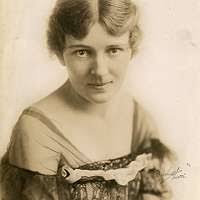 Scarlett Johansson in Kuwait 02 (looking left)