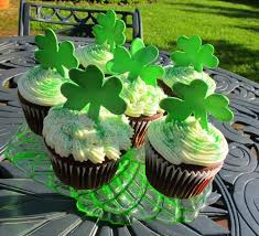 Ovviamente l'evento è molto più sentito nella repubblica d'irlanda, dove san patrizio è festa nazionale, mentre in irlanda del nord è una bank holiday. Festa Di San Patrizio 2011 Il 20 Marzo Tra Maratone Arte E Big Day Out