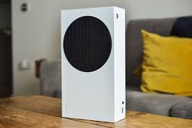 Microsoft S New Xbox Series S Is Surprisingly Small In Size And Price The Verge You can add standalone purchases of xbox xbox series s is compatible with standard standalone hard drive and products with the designed for xbox badge are supported by xbox. microsoft s new xbox series s is