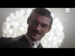 The story unfolds in a scenario during the twenties of the last century, interweaving the events, in italy first and then in new york, of carmela, the courage mother always ready to fight for the life promised to herself and her family. La Vita Promessa 4 Puntata Del 01 10 2018 Youtube