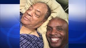 Willie mays is a legend of the sport. Barry Bonds Shares Creepy Willie Mays Selfie Photo On Instagram Abc7 San Francisco