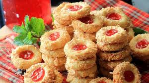 Nah, dari pada penasaran dengan aneka. Resep Kue Kering Strawberry Thumbprint