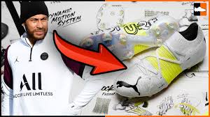 He helped the club win two successive campeonato paulista championships. What Boots Does Neymar Junior Wear