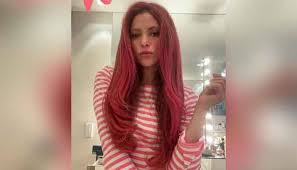 Shakira could get her hair dyed whenever, wherever and look absolutely amazing. Shakira S New Hair Colour Takes Fans By Surprise