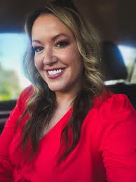 Laura is starting a book club, if you've ever wanted to be in one I feel  like this is gonna be the one you wanna join. She's hilarious. (And I'm not  just