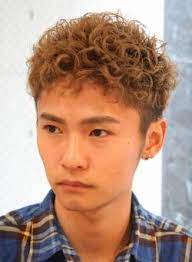 外国人のような強いクセっ毛ようなパーマ メンズ ヘアスタイルが大得意なスプリームです 外国人風 パーマ ショート パーマ パーマ
