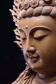 觀音觀自在- 吸氣，萬緣放下；吐氣，會心微笑。 活在當下，清淨又自在。 「放下、微笑；當下、自在。阿彌陀佛。」 一微笑即表示你已經做自己的主人了。