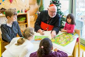 Hundert millionen ungeborener kinder die noch in den leibern ihrer kinder abgeschlachtet wurden) zum opfer, aber dieser kardinal rainhard marx ist als steigbügelhalter und erfüllungsgehilfe des. Kardinal Reinhard Marx Besucht Kindergarten Mk Online