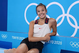 O ano está acabando, e muitas músicas formaram a trilha sonora de 2020. Americana Laura Zeng Se Apresenta Com Musica De Pabllo Vittar Na Ginastica Ritmica