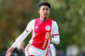 Omstanders die beelden maakten, zijn weggestuurd door agenten. Rsq4dplm5gybum