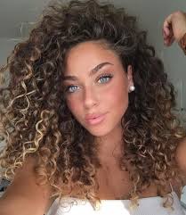 45 Elegant Naturally Curly Hair For Beautiful Women Hairstyles 2019 Women Beauty Blog Tinte Para Cabello Rizado Cabello Ondulado Mechas En Cabello Rizado
