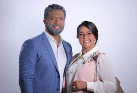 الفنانة إيمي سمير غانم كانت آخر الشخصيات العامة، التي استهدفها هذا النوع من الصفحات، فقد وجه الفنان حسن الرداد، تنبيها لمتابعيه، بأن هناك صفحة مزيفة على موقع التواصل الاجتماعي فيسبوك تنتحل. Ø­Ø³Ù† Ø§Ù„Ø±Ø¯Ø§Ø¯ ØºØ§Ø¶Ø¨ ÙˆÙ…Ø§ Ø¹Ù„Ø§Ù‚Ø© Ø²ÙˆØ¬ØªÙ‡ Ø¥ÙŠÙ…ÙŠ Ø³Ù…ÙŠØ± ØºØ§Ù†Ù… Ø§Ù„Ø¬Ù…Ø§Ù„ Ù†Øª